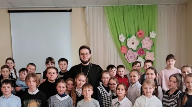 13 марта на базе школы №8 г. Кулебаки, состоялась встреча помощника благочинного по молодежной и миссионерской работе иерея Иоанна Сулимова с учениками четвертых классов.