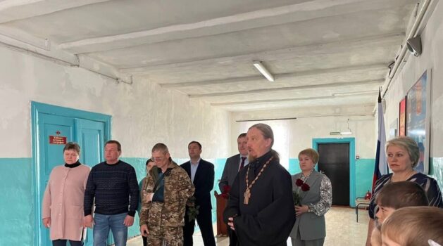 2 апреля в Мотызлейской школе состоялось торжественное открытие Уголка Славы воину, героически погибшему в зоне специальной военной операции Спирину Максиму Алексеевичу.