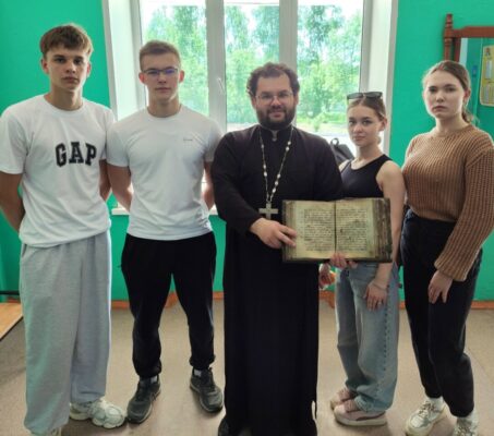«Ученикам о праздниках»